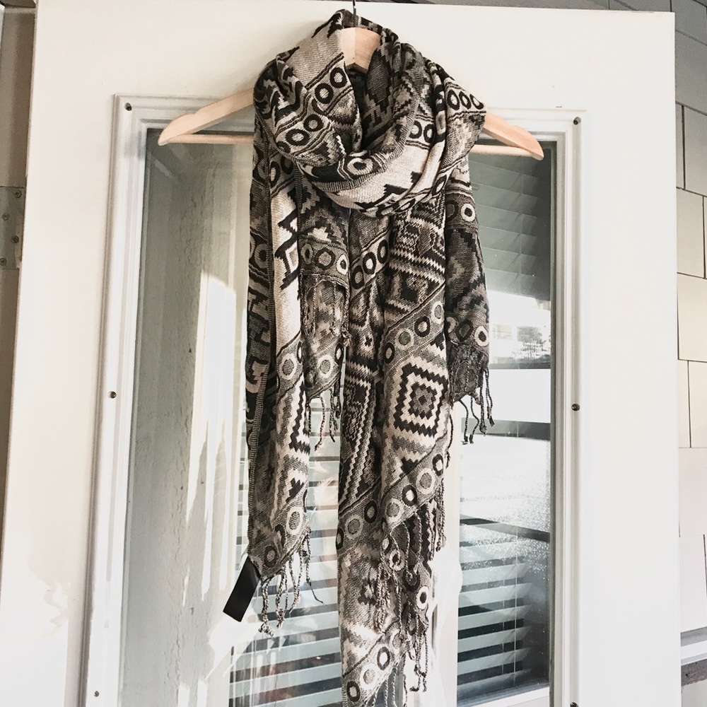 Aztec Print Scarf Tassel Trim